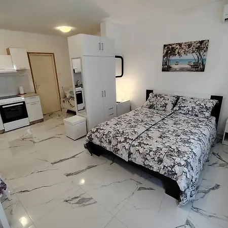 Lejlighed Studio-apartman Ella *