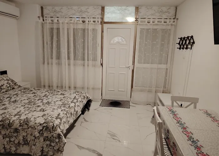 Studio-apartman Ella *