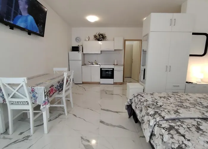 Studio-apartman Ella Апартаменти *